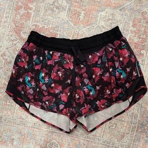 Lululemon hotty hot shorts 4 “ inseam
EUC